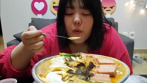 梦到和姐姐吃瓜,与姐姐共享瓜果时光